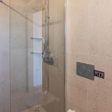 Kallisti Luxury Lägenhet *